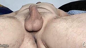 Hatalmas orgasmus kölcsönös maszturbálás után otthon