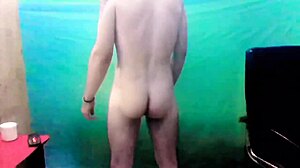 Sina Malvako Masturbates To Warm Up From The Cold In Detailed Session