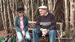 La jolie Française aux beaux seins baisée par le vieux papy !