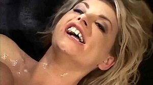Vicky Vette przemyca anal w noc poślubną, cholera!
