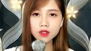 この可愛い韓国ガールがウェブカムでスキルで私の心を吹き飛ばす