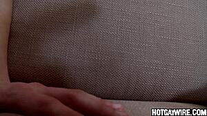 Hete emo twink neemt het hard van dikke lul