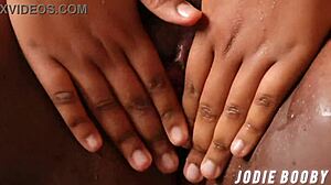 jodiebooby shaves wet pussy and fingers to squirt