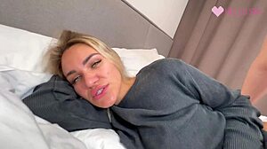 Моят рогоносец съпруг гледа как чукам сладка 18-годишна с орална акция на путката