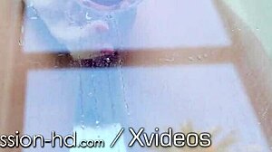 パッションHD、快楽おもちゃでいじってマンコを濡らす