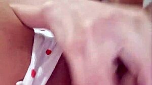 Brazil csaj intenzív örömöt érez vastag játékkal belül