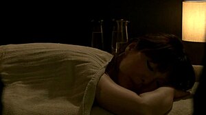 見てよ、この日本人の贅沢オイルマッサージで濡れたマンコフェラとイキと中出し！😍