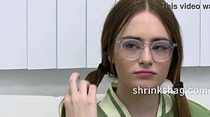 Jovem Reese Robbins Fodida Forte na Entrevista no Hospital