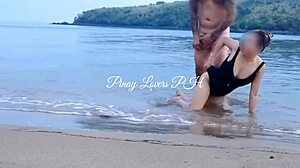 Любительская пара наслаждается публичным сексом на пляже под солнцем