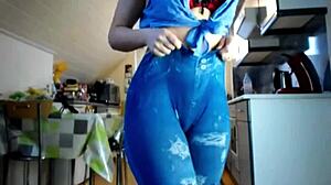 sexydea teasing on webcam