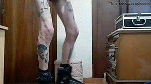 MelvinCoficial, a gay Spanish guy, masturbates solo on skates