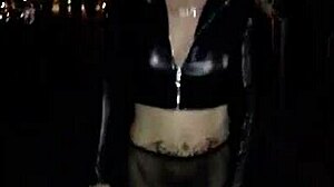 MILF FLASHING NUDE OUTDOOR BLOWJOB IN PUBLIC