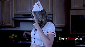 Halloweenské péro překvapení doručeno nevlastní mámě Cory Chase v nemocnici POV