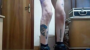 MelvinCoficial, a gay Spanish guy, masturbates solo on skates