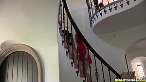 मैं इस पतली जवां 18+ की ट्रिम्ड चूत को पीओवी में चोदता हूं