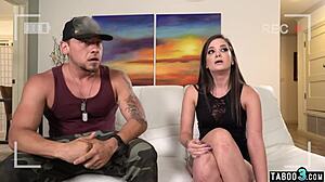 हॉट यंग 18+ गिया पेज नेबर से रिवेंज के लिए स्पाइसी होमवीडियो फिल्म करती है