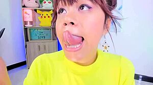 lila jordan brushes her teeth with tongue and spitting in this webcam fetish.