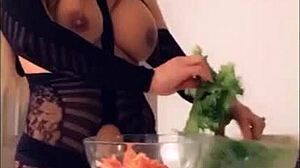 Tu Cena Favorita Ya Esta Lista with Big Clit
