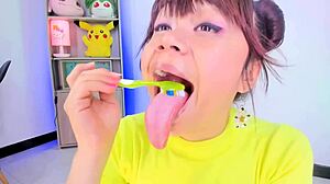 lila jordan brushes her teeth with tongue and spitting in this webcam fetish.