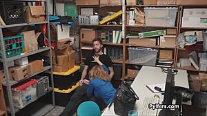 Pencuri Beruntung Ngewe Penjaga Milf Horny