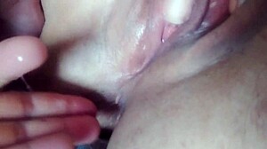 Dedilhando O Cuzinho Com Dedos