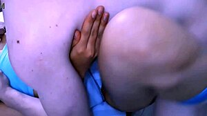 la joven otaku estaba emocionada de tener una cita con el chico popular de la universidad en su apartamento?