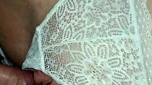 La rubia española frota mi cojito con su polla