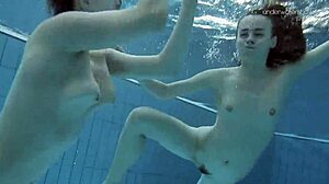 Anna Netrebko og Lada Poleshuk under vann lesbisk action