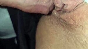 La rubia española frota mi cojito con su polla