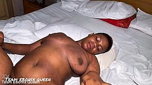 Vieze hoer, je houdt van diep in je kont en kut