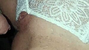 La rubia española frota mi cojito con su polla