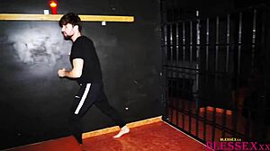 חשבון בכלא עם מג'יק ג'אבי, ויקטור רום ודרו דיקסון בשלישייה בין גזעית פרועה!