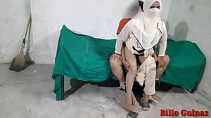 Moslim dienstmeid genageld door eigenaar in schokkende ontmoeting