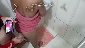 Encontrei Minha Puta no Banheiro Pedindo Ver Meu Pau