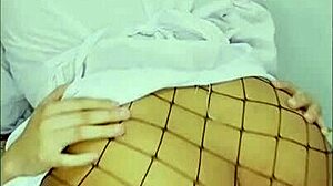 Amatör rödlockig Latina sjuksköterska hintar om att rida patientens kuk ivrigt