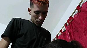 Jefe Regaña a Empleada por Documentos Perdidos. ¡Ella lo Seduces con Caricias y Follar Salvaje en la Oficina!