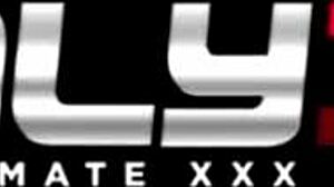 Glamour Loren Minardi et Nataly Gold dans une action lesbienne nocturne