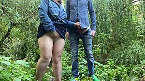 अनफेमिलियर मिल्फ पैंटीहोज में आउटडोर्स वाइल्ड सीन में मेरे डिक को मिल्क करती है