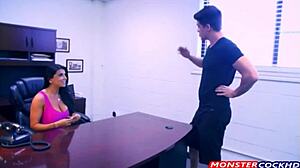 I's hot milf suckin one of biggest white cocks