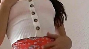 POV striptiz yoğun ıslak oral sekse dönüşüyor