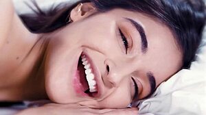 Göğüslü MILF mentor, minnettar ebony model tarafından amı yalatılıyor, Alexis Tae ve Penny Barber 😍