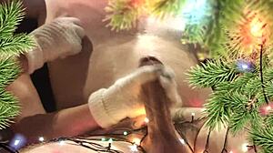 my neighbor gave christmas present with hands mouth 😘