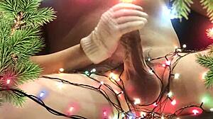 my neighbor gave christmas present with hands mouth 😘