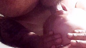 شابة شرموطة تتناك جامد وتمص عميق