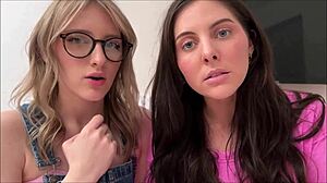 Hei, soră vitregă tocilară, vrei să încerci sex cu noi?