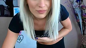 Girl Masturbates Solo On Webcam