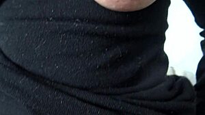 Hej, pastorek, razišči moje zrelo arabsko telo zdaj!