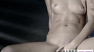 Succulent Nelly's ass in action!