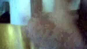 Hombre argentino muestra polla corta en webcam