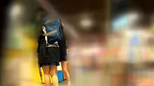 やばい、制服姿の可愛い子を覗いて興奮が止まらない！